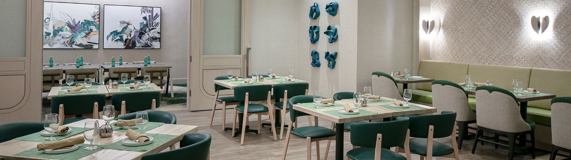 Private Dining in St. Petersburg Luna Lux Restaurant & Lounge.